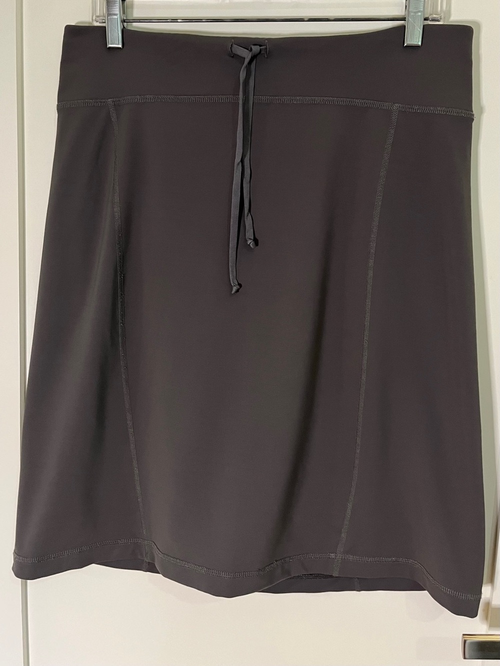 Blurr Women's Active A-Line Skirt with Drawstring Waist - Gray. Size Medium.